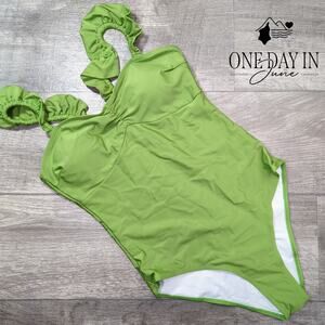 CharmLeaks Ruffle Shoulder One Piece Swimsuit Size M